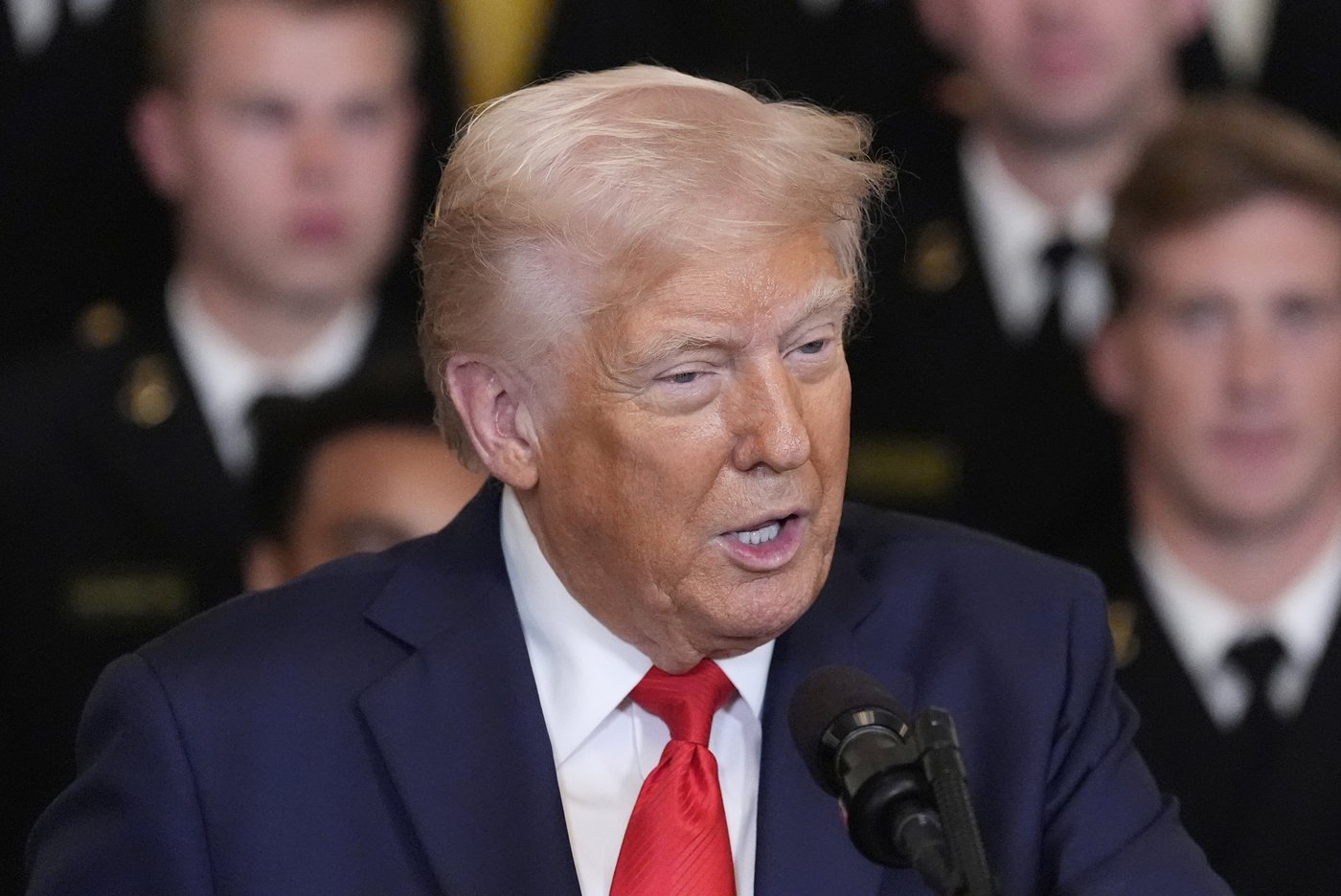 Trump says he wants to give money and airplane tickets to immigrants who 'self-deport' | iNFOnews.ca