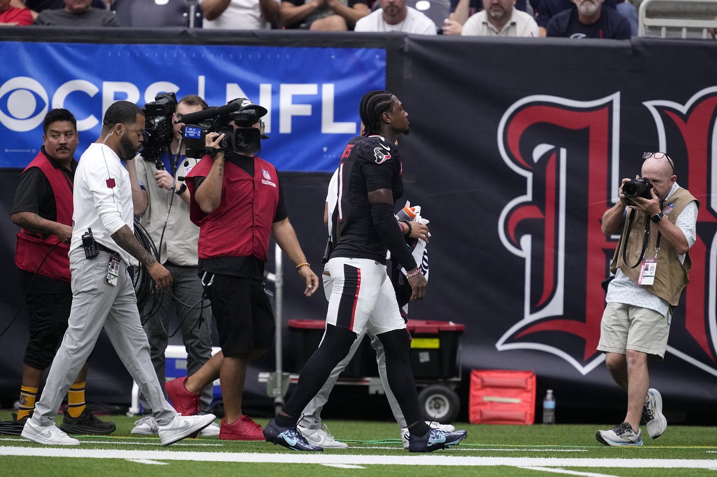 Texans wide receiver Stefon Diggs out for season after tearing right ACL | iNFOnews.ca Texans wide receiver Stefon Diggs out for season after tearing right ACL | iNFOnews.ca