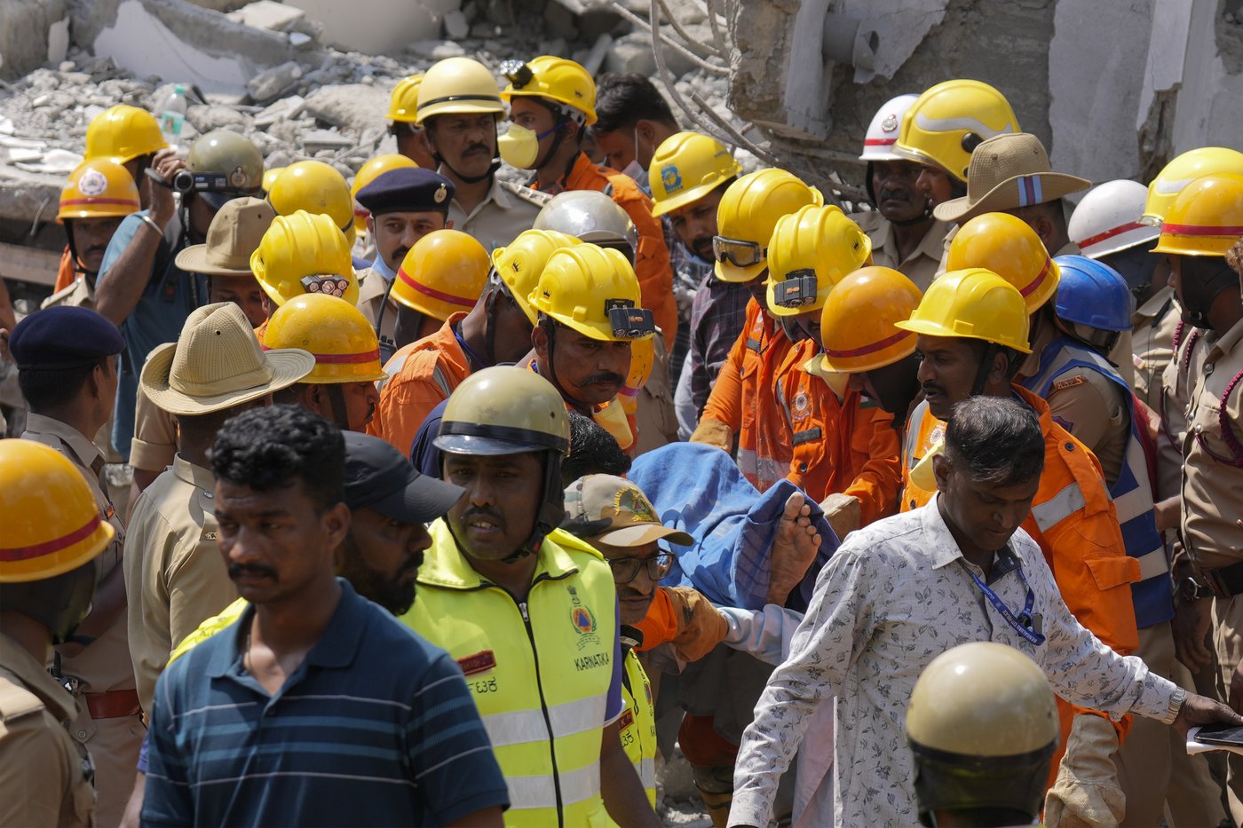 Building collapses during heavy rains in southern India city, killing at least 5 workers | iNFOnews.ca Building collapses during heavy rains in southern India city, killing at least 5 workers | iNFOnews.ca