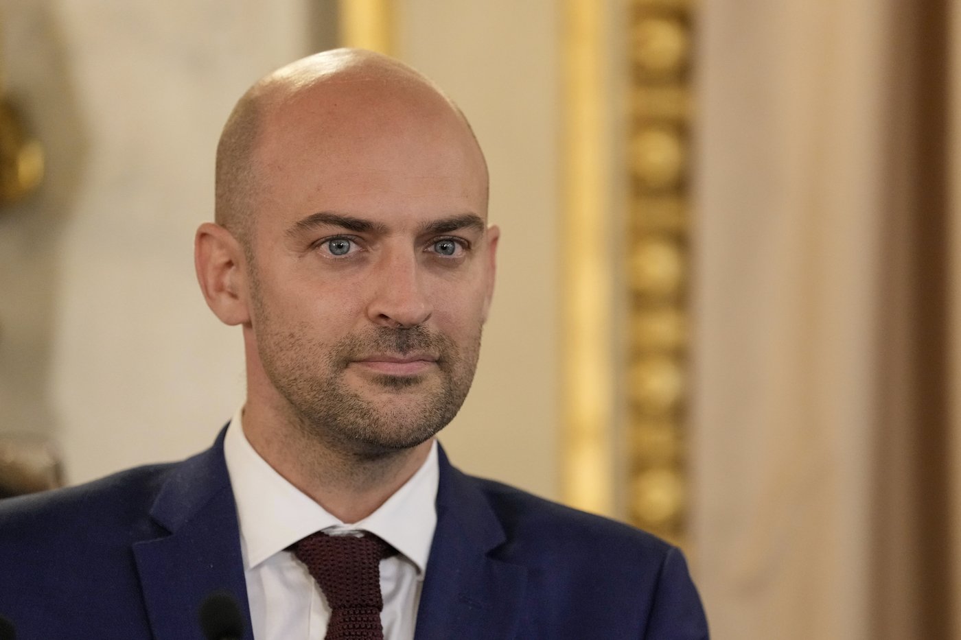 France's new government meets for the first time to discuss budget and migrant issues | iNFOnews.ca