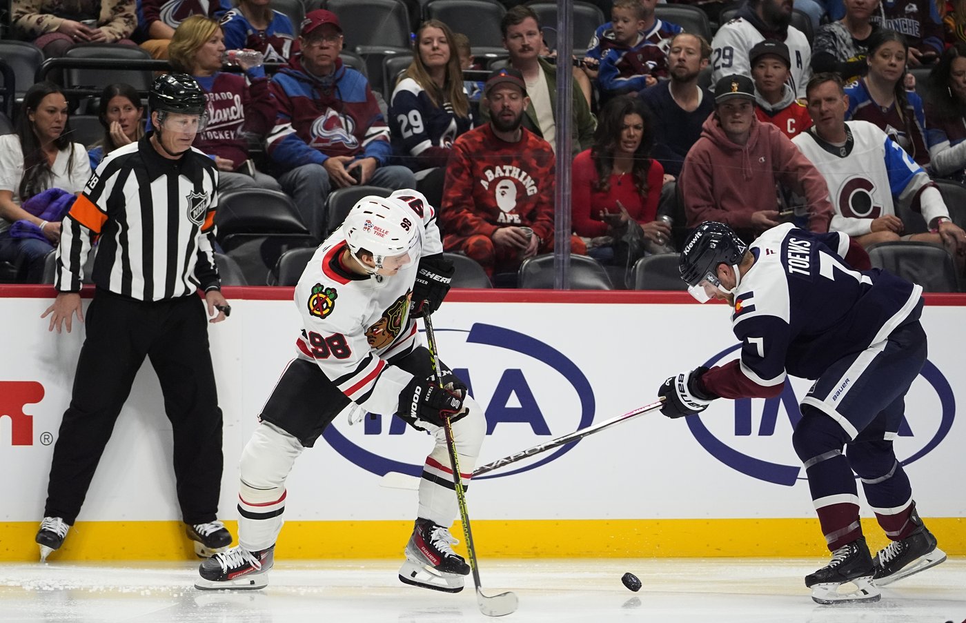 Donato scores twice as Blackhawks beat Avalanche 5-2 to snap a 4-game skid | iNFOnews.ca