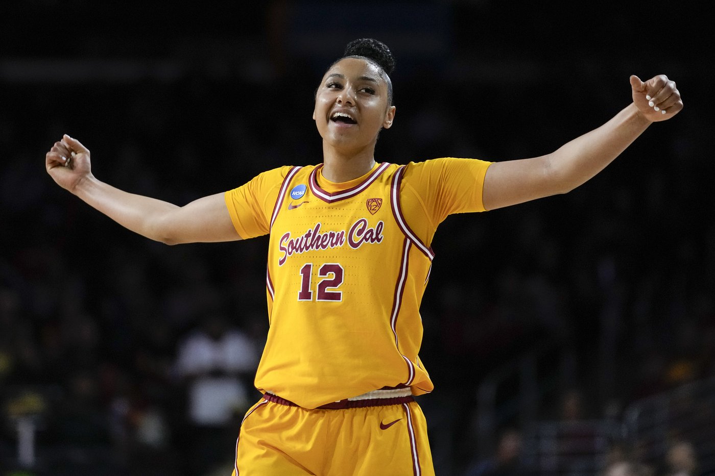 Watkins, Bueckers headline preseason AP All-America team in women's hoops; 3 sophomores for 1st time | iNFOnews.ca