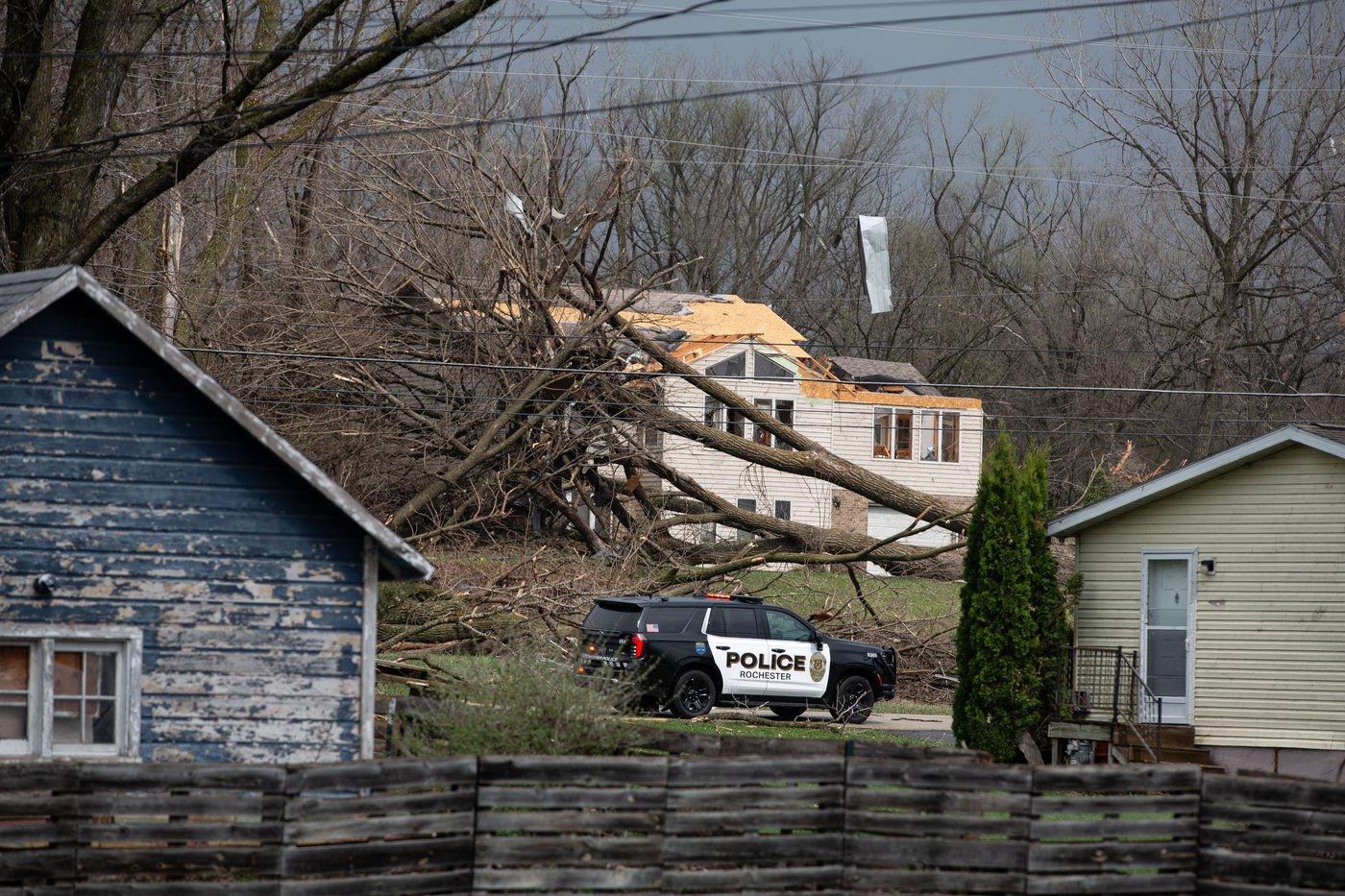 Powerful winds and reported tornadoes rip through the Midwest, leaving heavy damage but no deaths | iNwheels Powerful winds and reported tornadoes rip through the Midwest, leaving heavy damage but no deaths | iNwheels