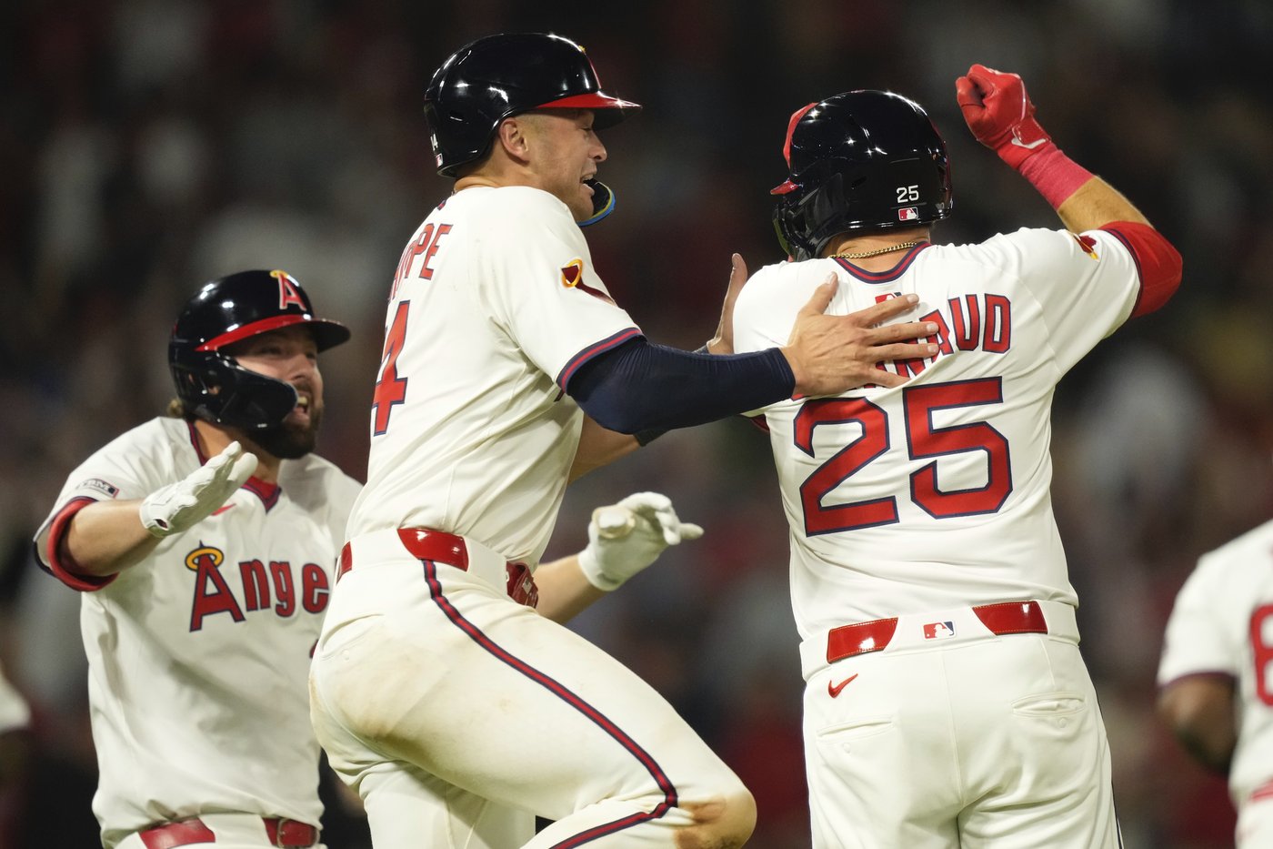 Angels slip past Diamondbacks 6-5 on d'Arnaud's RBI single in ninth | iNFOnews.ca