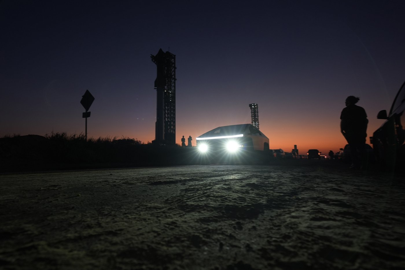 In an engineering feat, mechanical SpaceX arms catch Starship rocket booster back at the launch pad | iNFOnews.ca