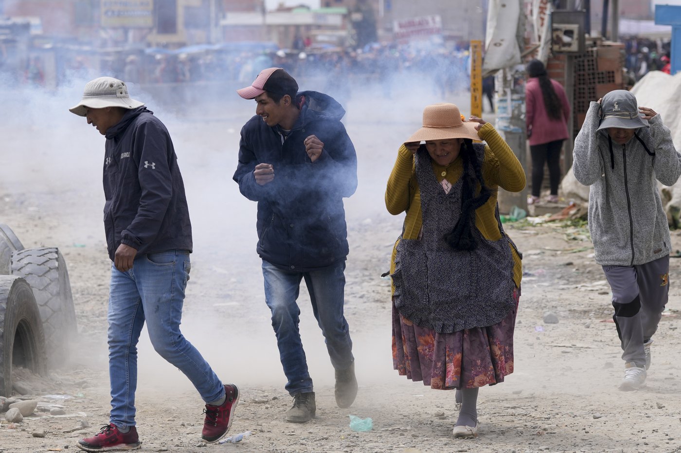 Rival protesters clash in Bolivia as ex-President Evo Morales leads a march to the capital | iNFOnews.ca Rival protesters clash in Bolivia as ex-President Evo Morales leads a march to the capital | iNFOnews.ca