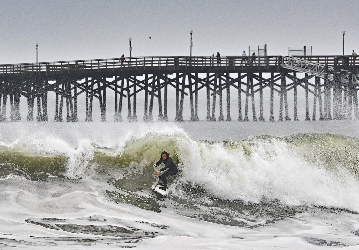 2 rescued after California pier partially collapses due to heavy surf from major Pacific storm | iNFOnews.ca 2 rescued after California pier partially collapses due to heavy surf from major Pacific storm | iNFOnews.ca