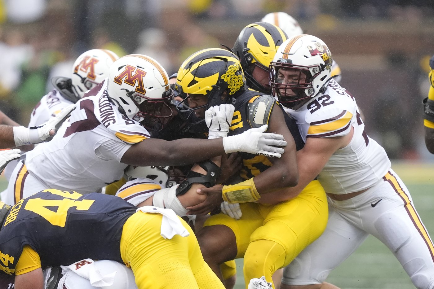 No. 12 Michigan holds off Minnesota in 4th quarter to win 27-24 and retain Little Brown Jug | iNFOnews.ca No. 12 Michigan holds off Minnesota in 4th quarter to win 27-24 and retain Little Brown Jug | iNFOnews.ca