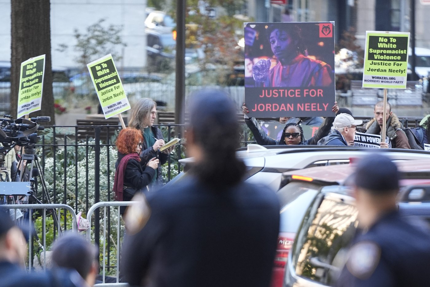 Potential jurors in subway chokehold death trial are asked about their own transit use | iNFOnews.ca Potential jurors in subway chokehold death trial are asked about their own transit use | iNFOnews.ca