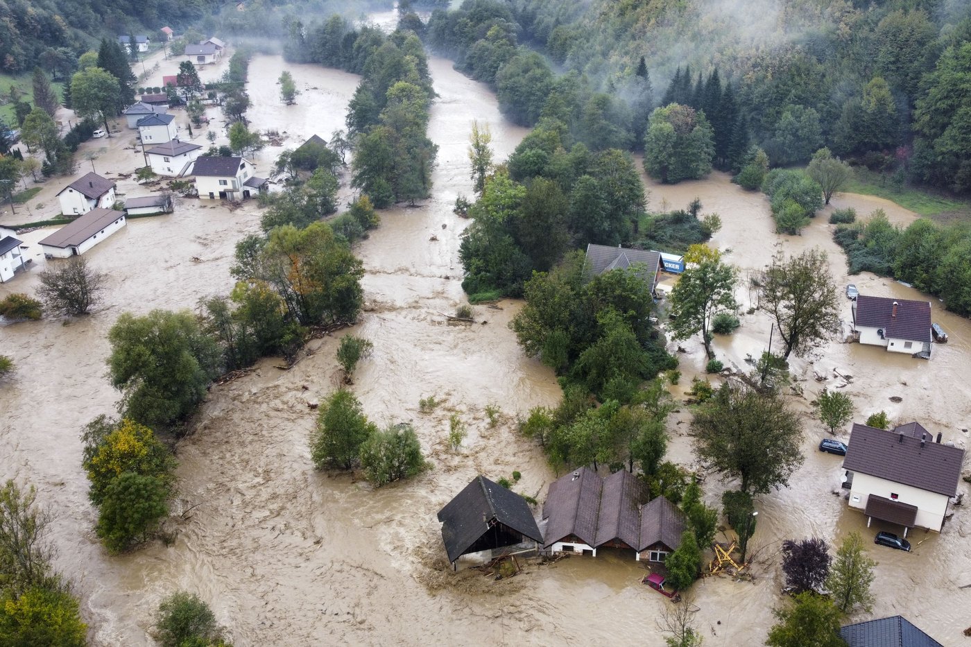 Rainstorms and heavy floods hit large parts of Bosnia, killing at least 16 people | iNFOnews.ca Rainstorms and heavy floods hit large parts of Bosnia, killing at least 16 people | iNFOnews.ca