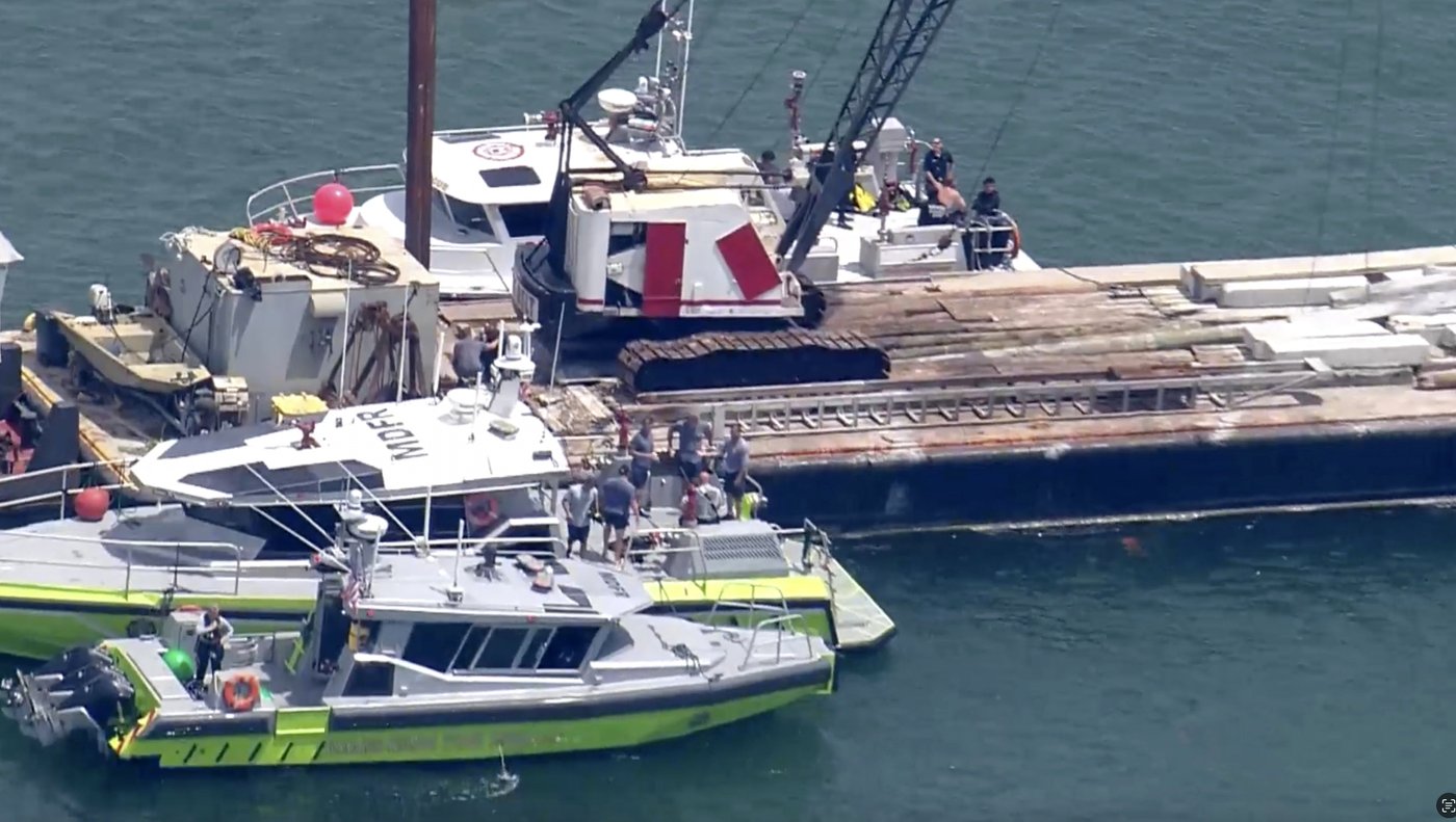 Coast Guard begins salvage operation and investigates cause of boat collision that killed two girls | iNFOnews.ca Coast Guard begins salvage operation and investigates cause of boat collision that killed two girls | iNFOnews.ca