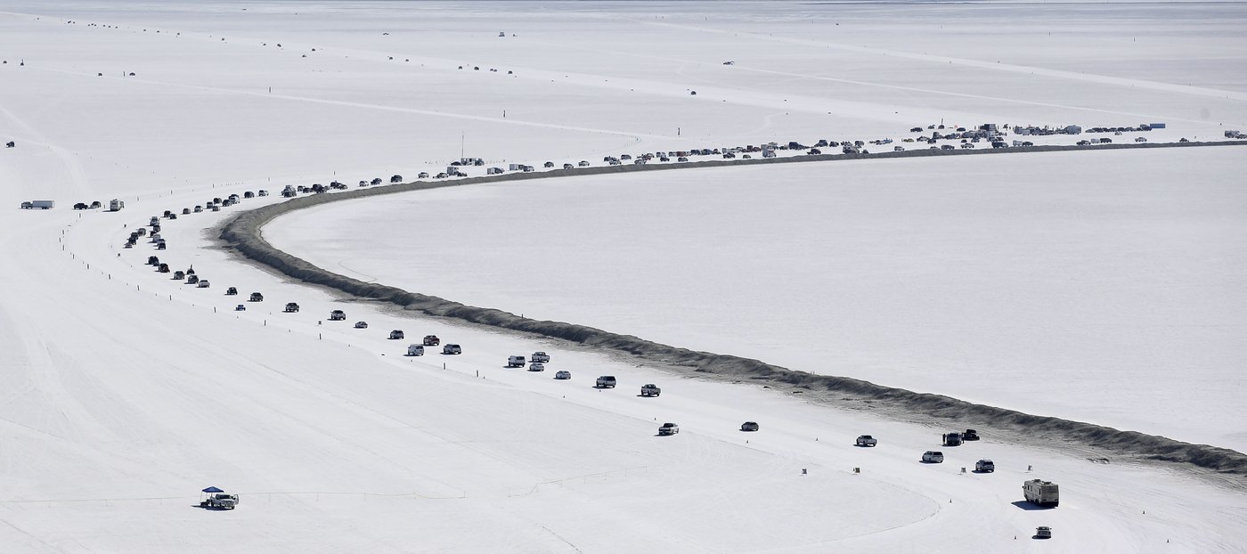 Driver attempting to set a record at Utah’s Bonneville Salt Flats dies after losing control | iNFOnews.ca