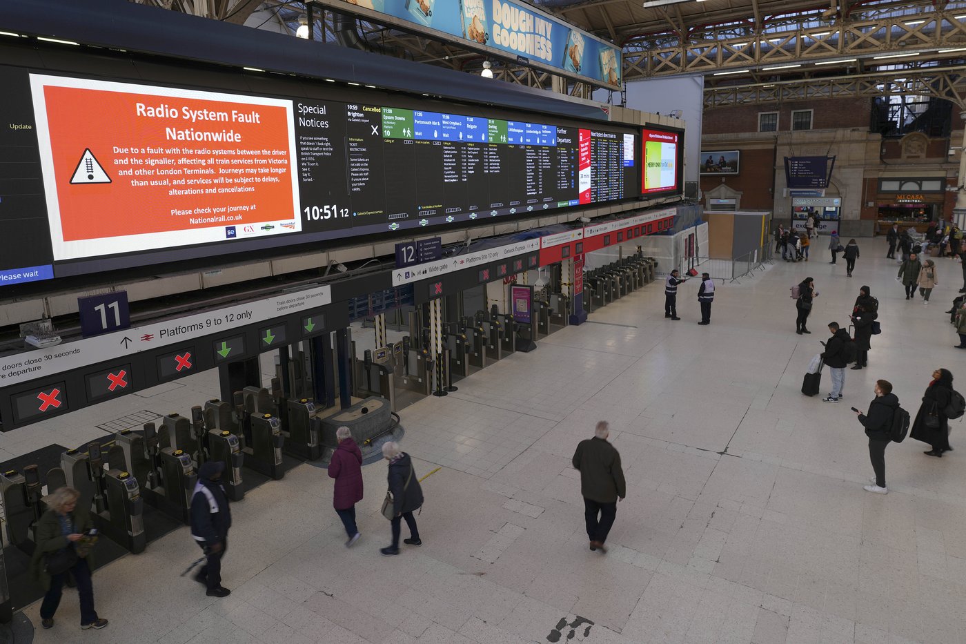 UK rail travel returns to normal after problems with a radio system disrupted the morning commute | iNFOnews.ca UK rail travel returns to normal after problems with a radio system disrupted the morning commute | iNFOnews.ca