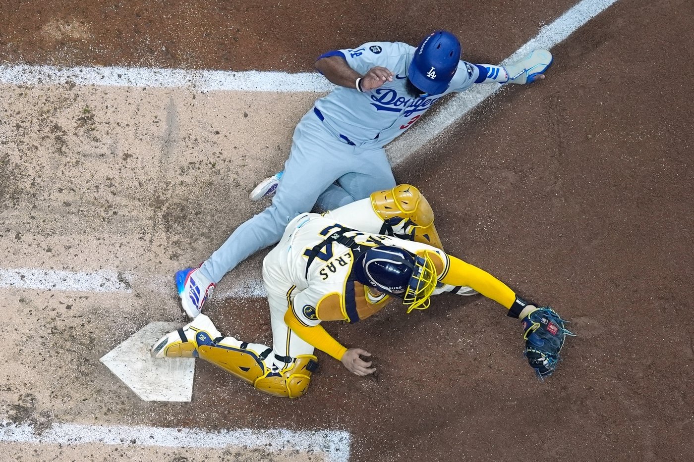 Brewers turn potential grand slam by Dodgers slugger Max Muncy into wild double play in NLCS | iNFOnews.ca