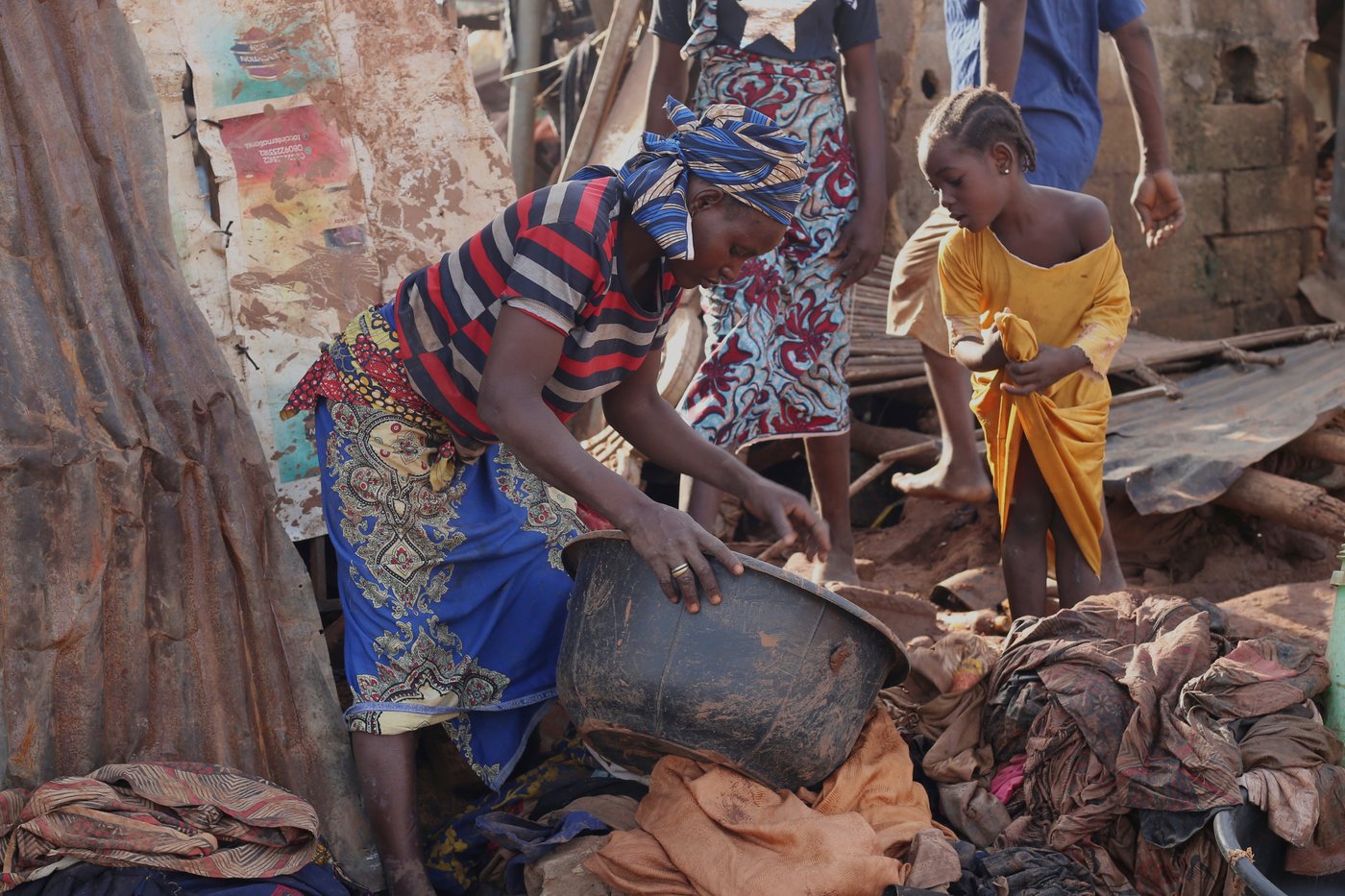 Death toll reaches at least 200 in Nigerian town submerged in floods as rescue efforts halted | iNFOnews.ca Death toll reaches at least 200 in Nigerian town submerged in floods as rescue efforts halted | iNFOnews.ca