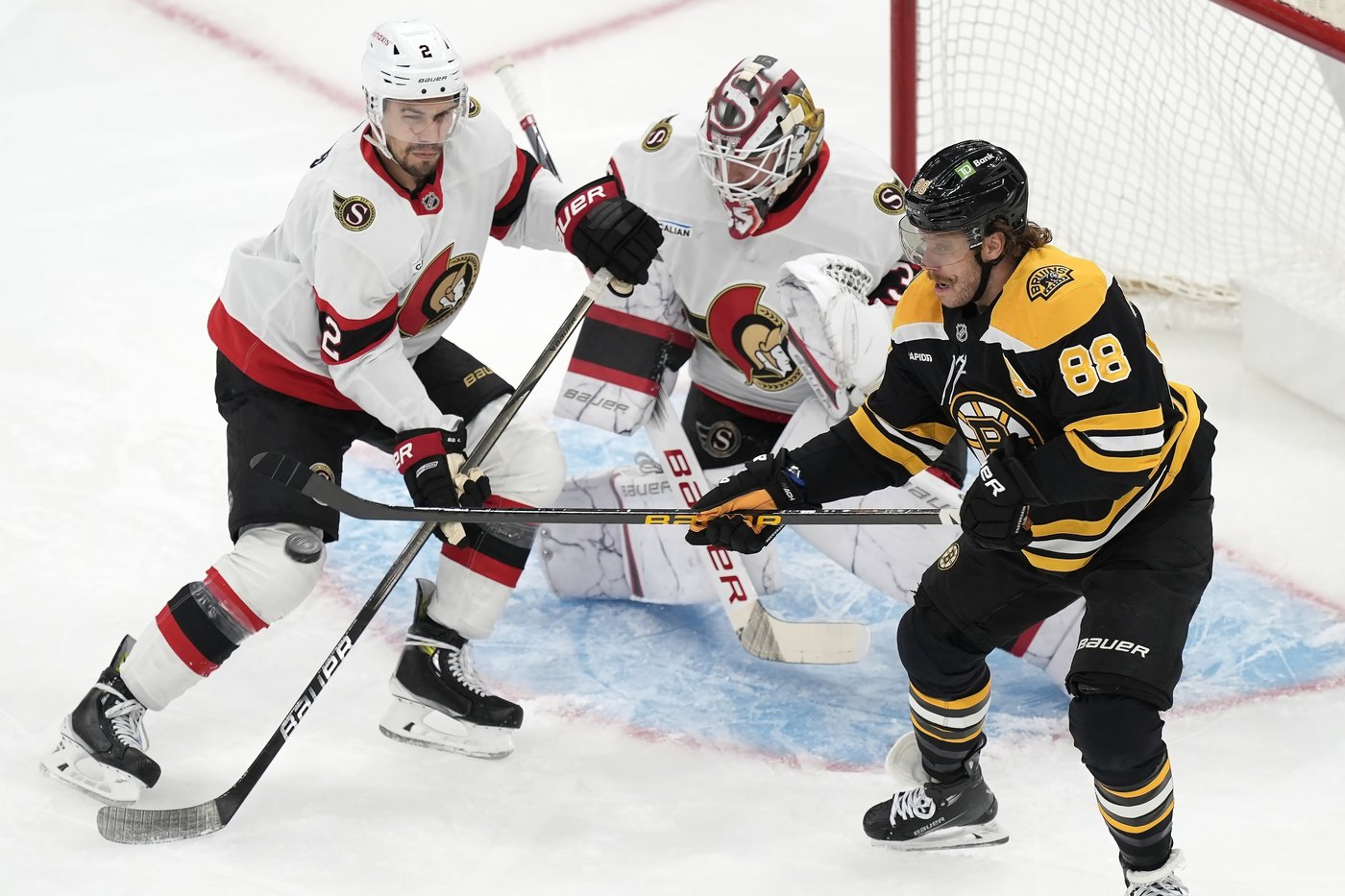 Ullmark wins in return to Boston as Senators edge Bruins 3-2 in overtime | iNFOnews.ca