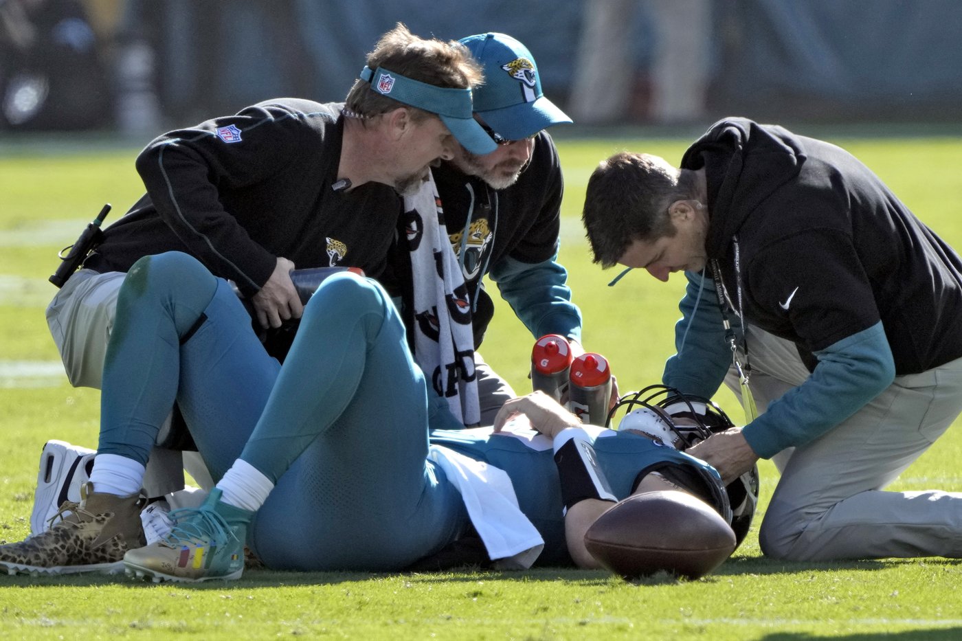Houston's Al-Shaair suspended 3 games without pay following violent hit to head of Jags' Lawrence | iNFOnews.ca Houston's Al-Shaair suspended 3 games without pay following violent hit to head of Jags' Lawrence | iNFOnews.ca