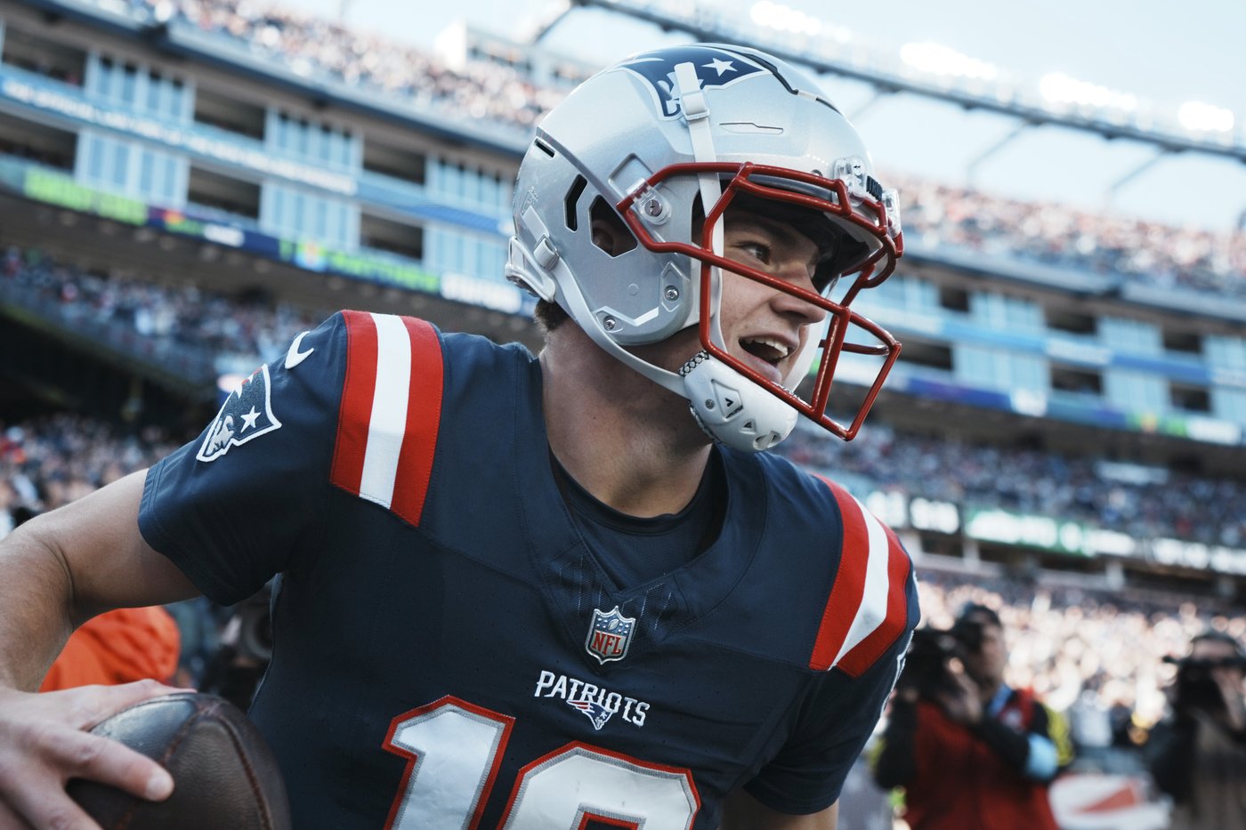 Patriots QB Drake Maye remains in the NFL's concussion protocol. His status for Sunday is uncertain | iNFOnews.ca Patriots QB Drake Maye remains in the NFL's concussion protocol. His status for Sunday is uncertain | iNFOnews.ca