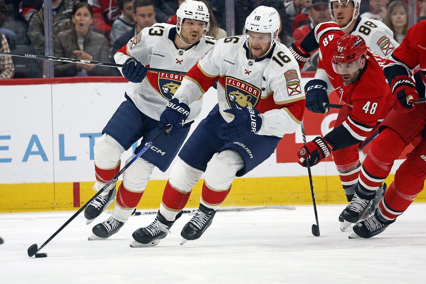 Greer, Lundell help Panthers beat back Hurricanes 6-3 | iNFOnews.ca Greer, Lundell help Panthers beat back Hurricanes 6-3 | iNFOnews.ca