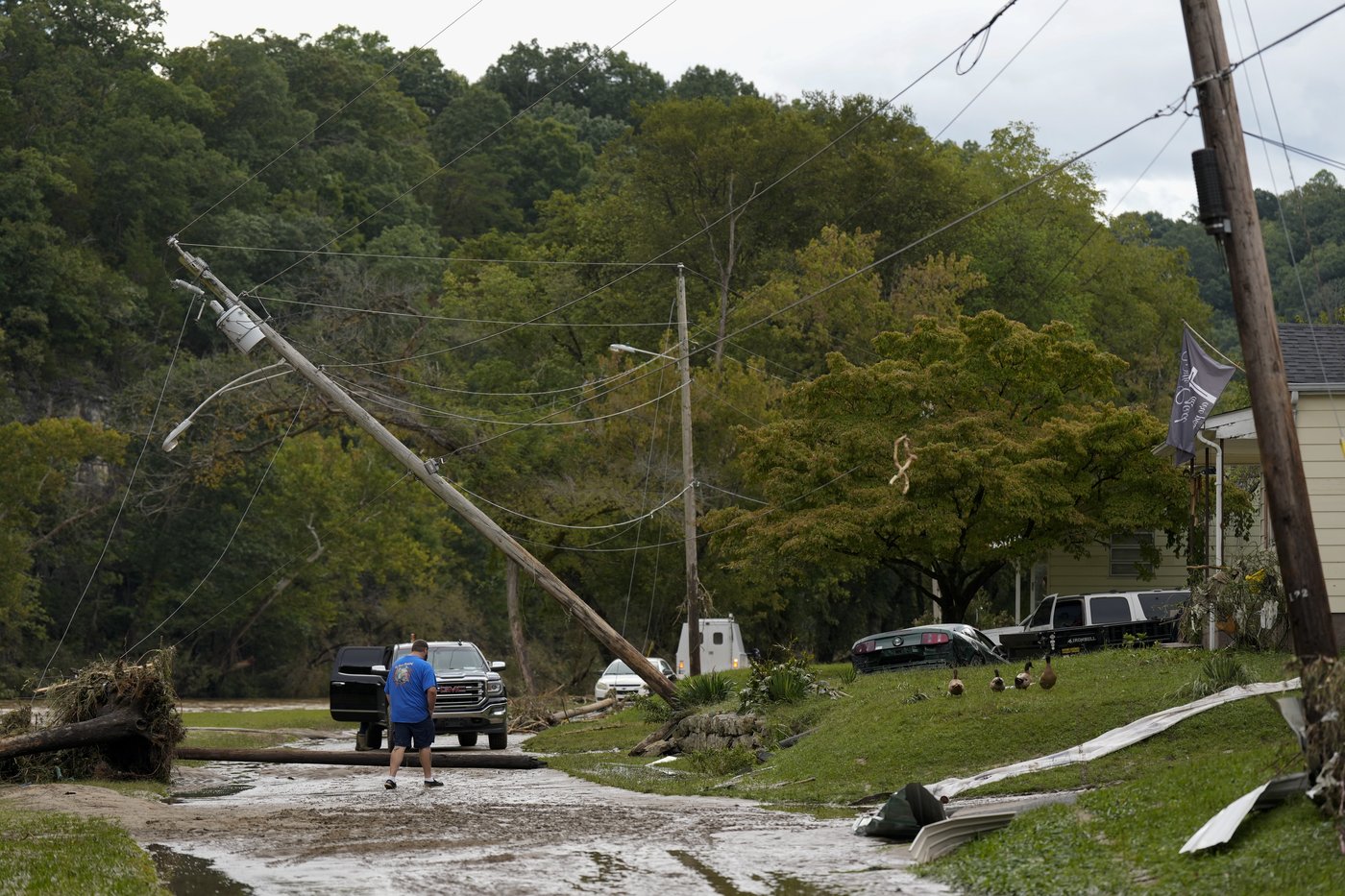 At least 64 dead after Helene's deadly march across the Southeast | iNFOnews.ca