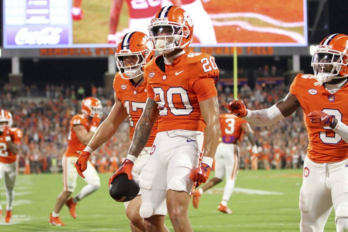 No. 17 Clemson wears down Stanford with Klubnik's 5 TDs and defense's 3 takeaways in 40-14 win | iNFOnews.ca No. 17 Clemson wears down Stanford with Klubnik's 5 TDs and defense's 3 takeaways in 40-14 win | iNFOnews.ca