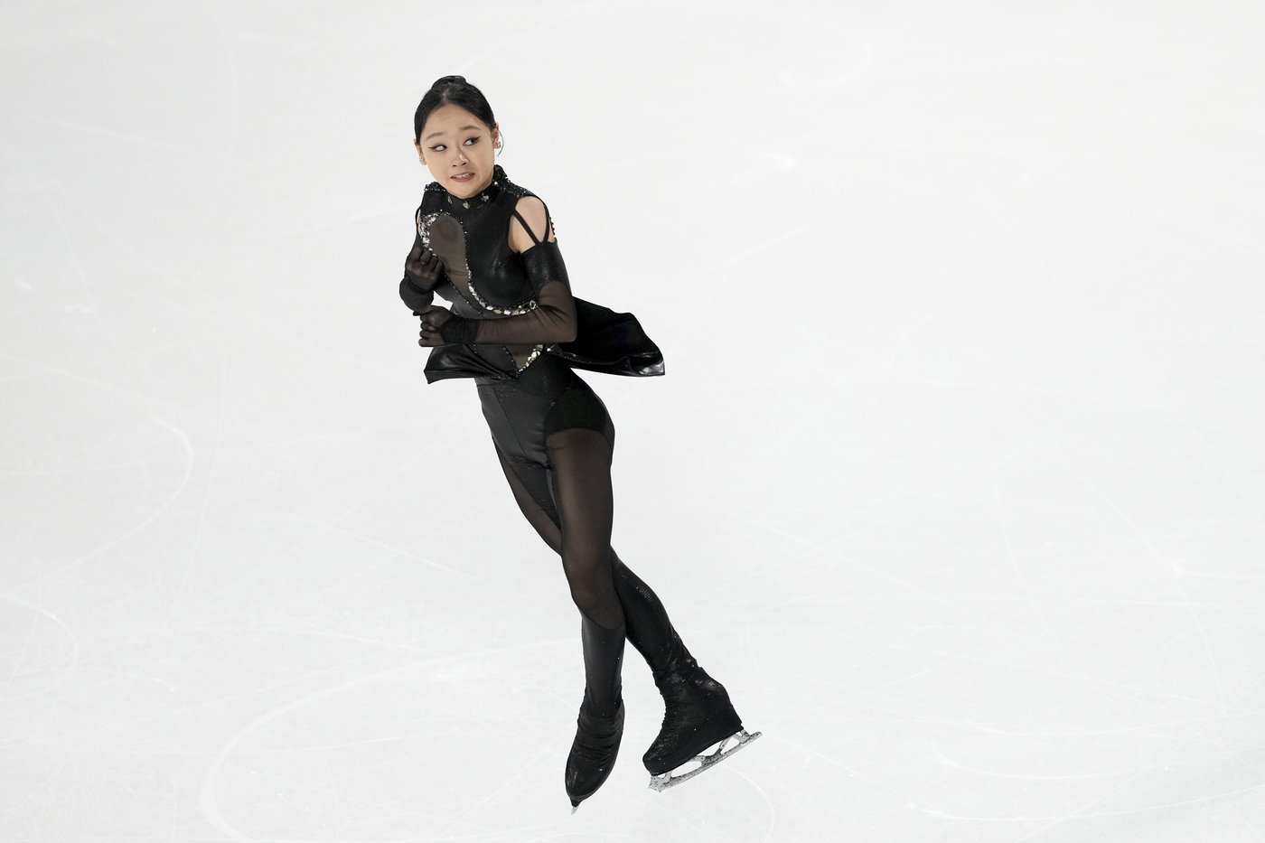 US figure skater Amber Glenn takes the lead at Grand Prix de France | iNFOnews.ca