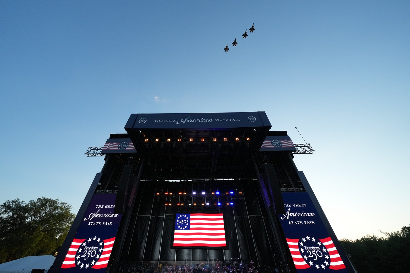The Latest: Crowd gathers on the National Mall to hear Trump rally for America 250 kickoff | iNwheels