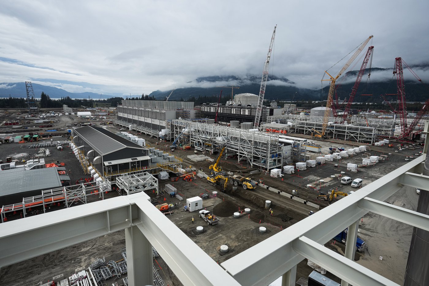 Canada's liquefied natural gas touted — and doubted — as a green 'transition' fuel | iNFOnews.ca