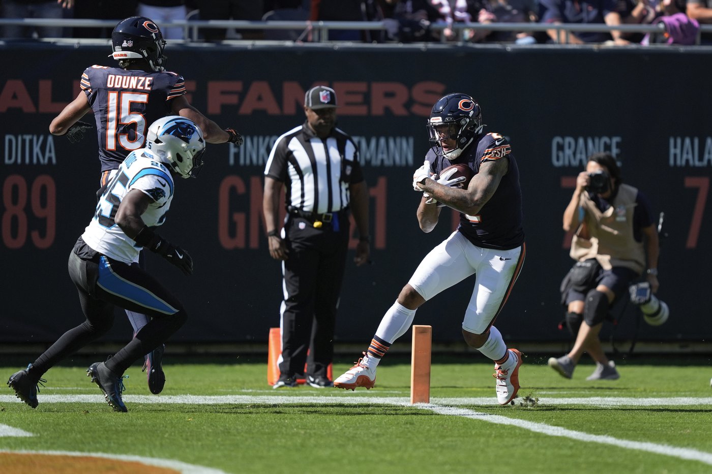 Bears appreciate 'bossy' QB Caleb Williams and get acclimated to London | iNFOnews.ca Bears appreciate 'bossy' QB Caleb Williams and get acclimated to London | iNFOnews.ca
