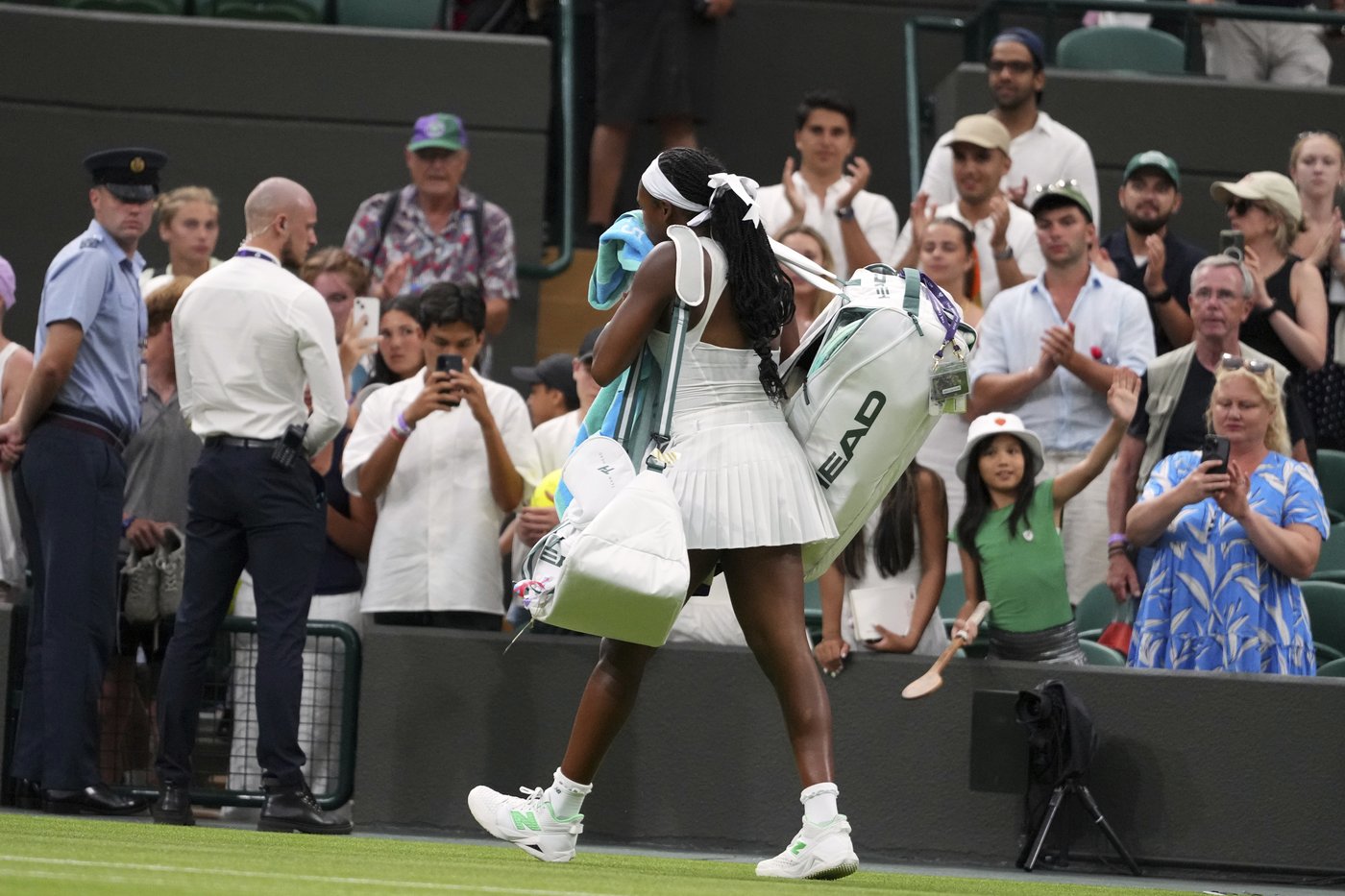 Coco Gauff is out in the first round of Wimbledon with a 7-6 (3), 6-1 loss to Dayana Yastremska | iNFOnews.ca Coco Gauff is out in the first round of Wimbledon with a 7-6 (3), 6-1 loss to Dayana Yastremska | iNFOnews.ca