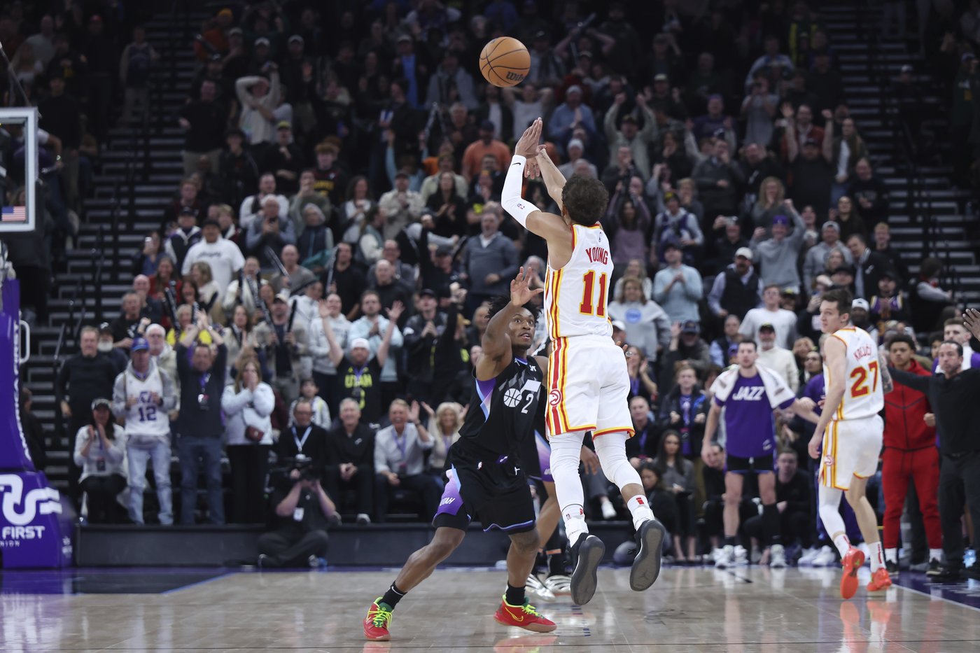Trae Young's 49-foot buzzer-beater lifts Hawks to a 124-121 win over the Jazz | iNFOnews.ca Trae Young's 49-foot buzzer-beater lifts Hawks to a 124-121 win over the Jazz | iNFOnews.ca