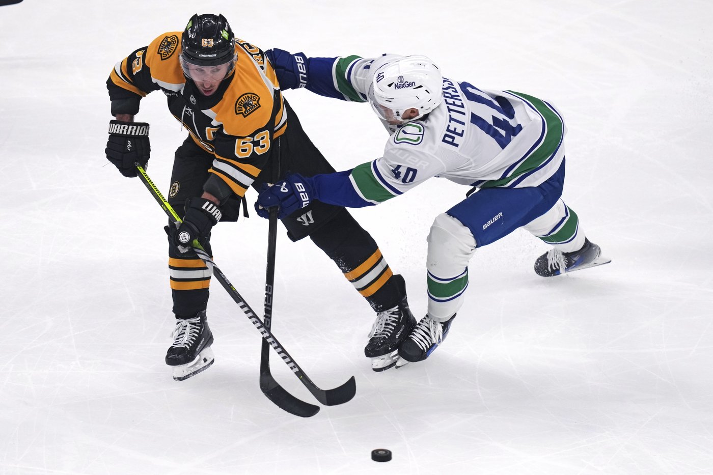DeBrusk scores in return to Boston as Canucks shut out Bruins 2-0 behind Lankinen | iNFOnews.ca
