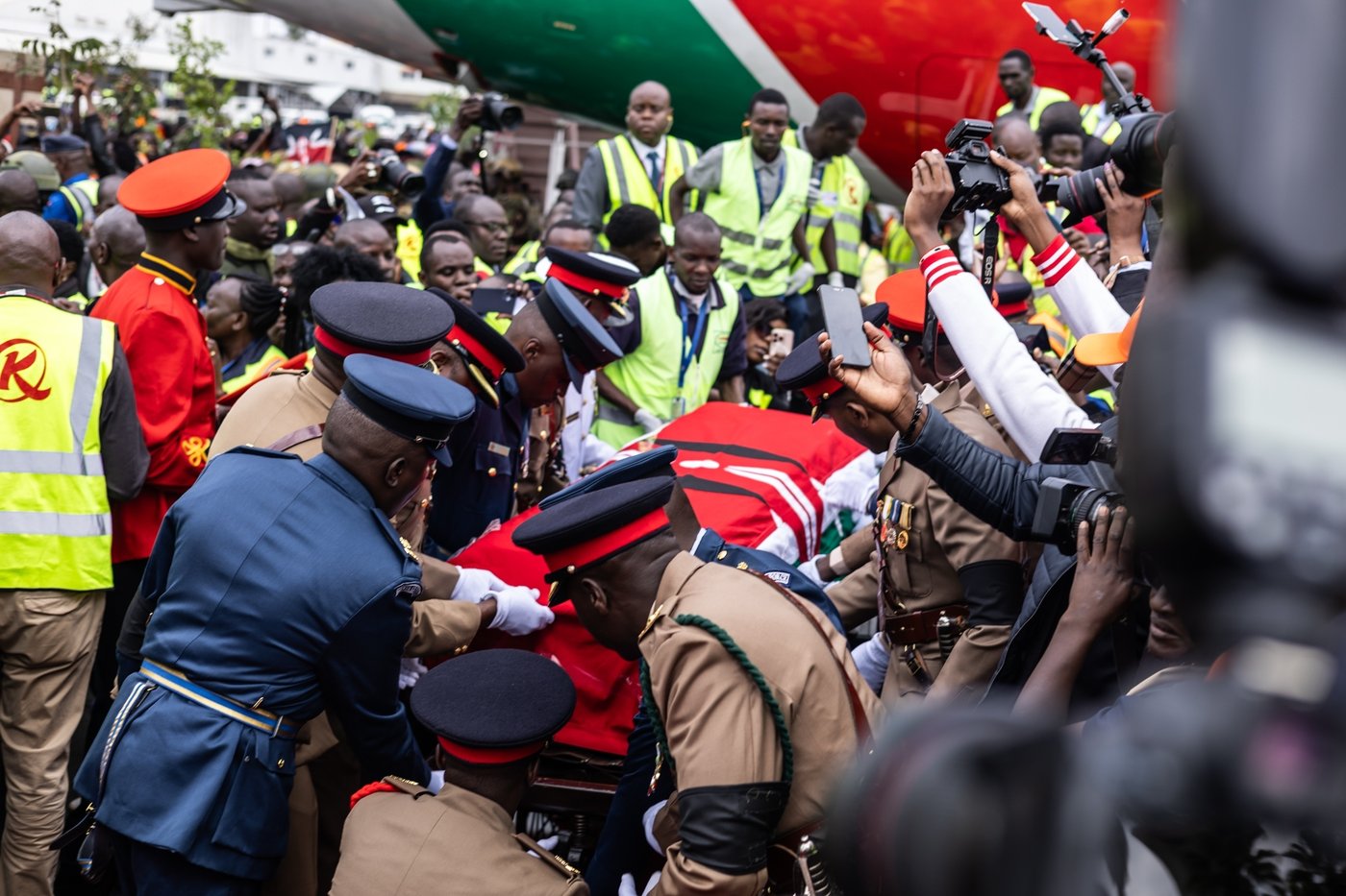 Kenya police fire at mourners and 2 die as violence erupts at viewing of body of ex-Premier Odinga | iNFOnews.ca