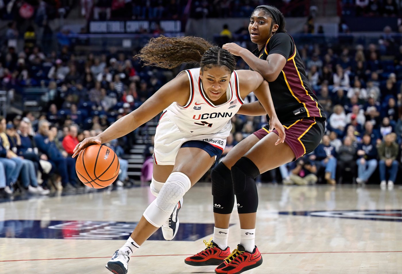 UConn women's season-high 25 steals help No. 1 Huskies beat Loyola Chicago 85-31 | iNFOnews.ca UConn women's season-high 25 steals help No. 1 Huskies beat Loyola Chicago 85-31 | iNFOnews.ca