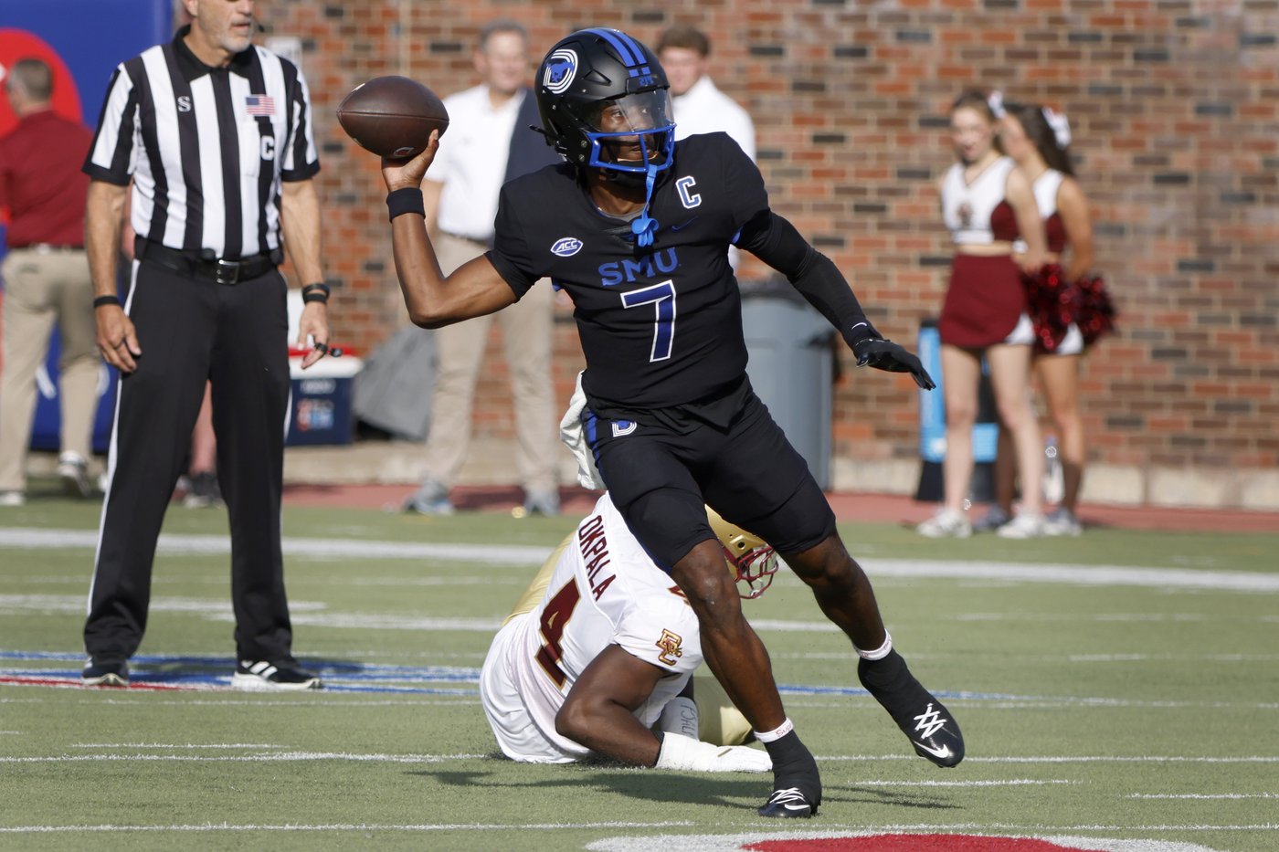 No. 14 SMU moves closer to ACC title game by beating Boston College 38-28 for 7th win in a row | iNFOnews.ca