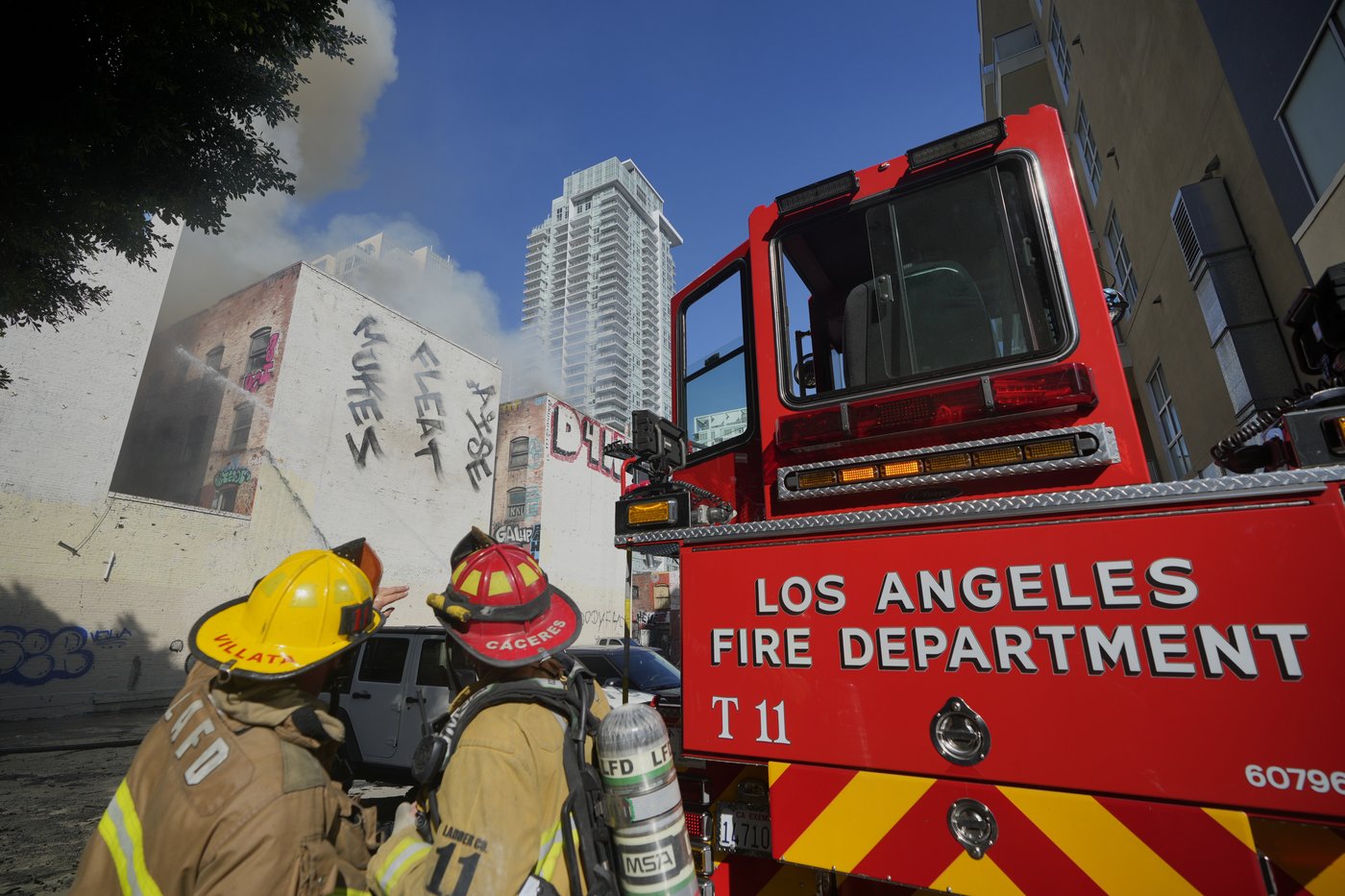 'Morrison Hotel' made famous by The Doors goes up in flames in LA | iNFOnews.ca