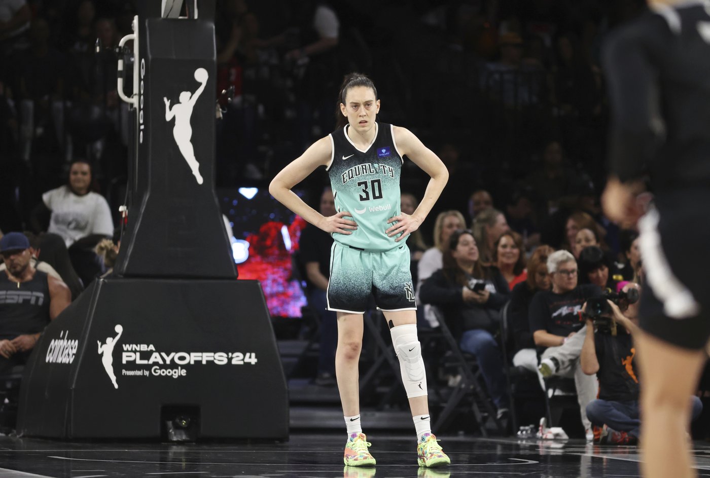 Jackie Young's 24 points and Aces' 16-point run staves off elimination in 95-81 win over Liberty | iNFOnews.ca