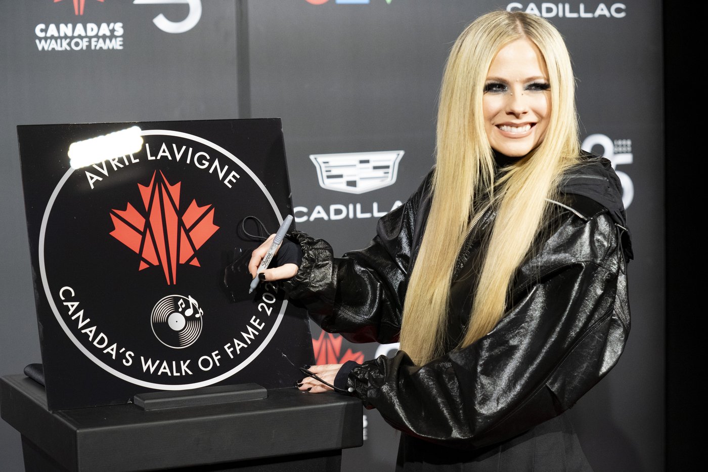 Lavigne extends Greatest Hits tour, will headline All Your Friends Festival in 2025 | iNFOnews.ca