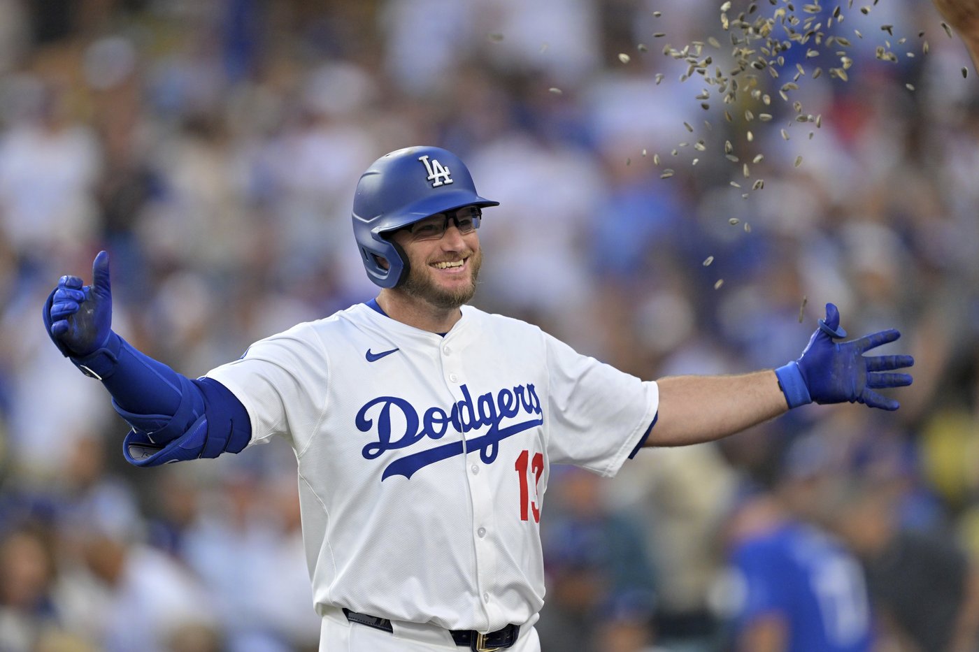 Max Muncy and Teoscar Hernandez each homer twice, lead Dodgers past Cardinals 12-6 | iNFOnews.ca