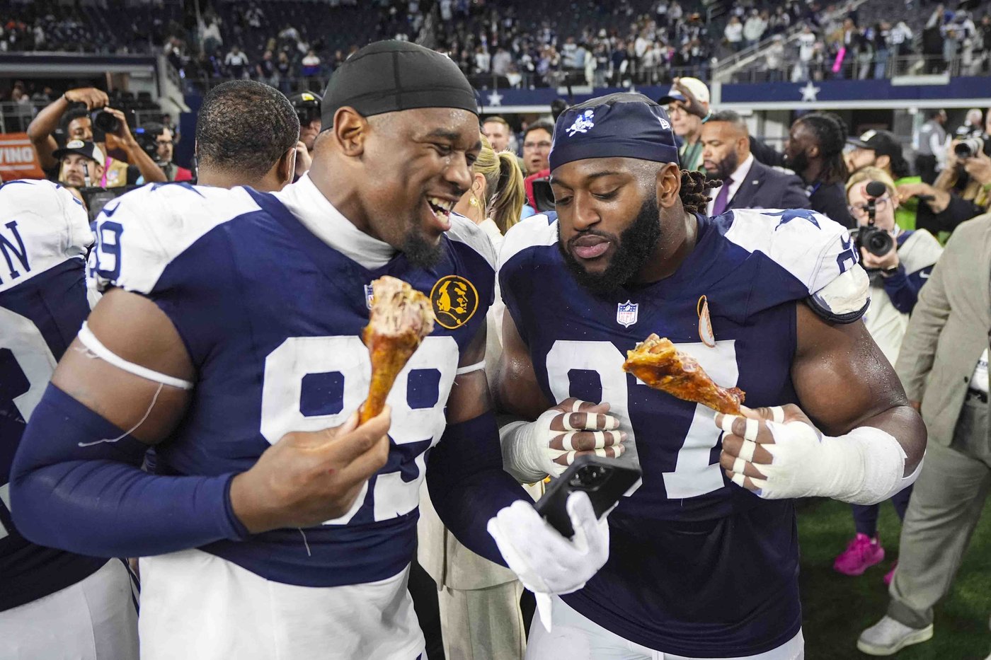 Overshown's flashy pick-6 boosts Cowboys in 27-20 Thanksgiving win over Giants | iNFOnews.ca Overshown's flashy pick-6 boosts Cowboys in 27-20 Thanksgiving win over Giants | iNFOnews.ca