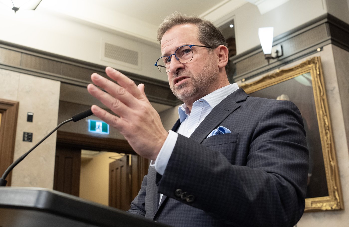 Cutting energy to U.S. in response to Trump tariffs is 'absurd,' says Bloc leader | iNFOnews.ca