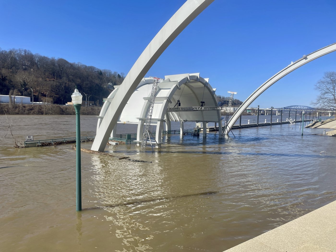 A mother and daughter were killed in tornadoes that struck eastern Tennessee | iNFOnews.ca