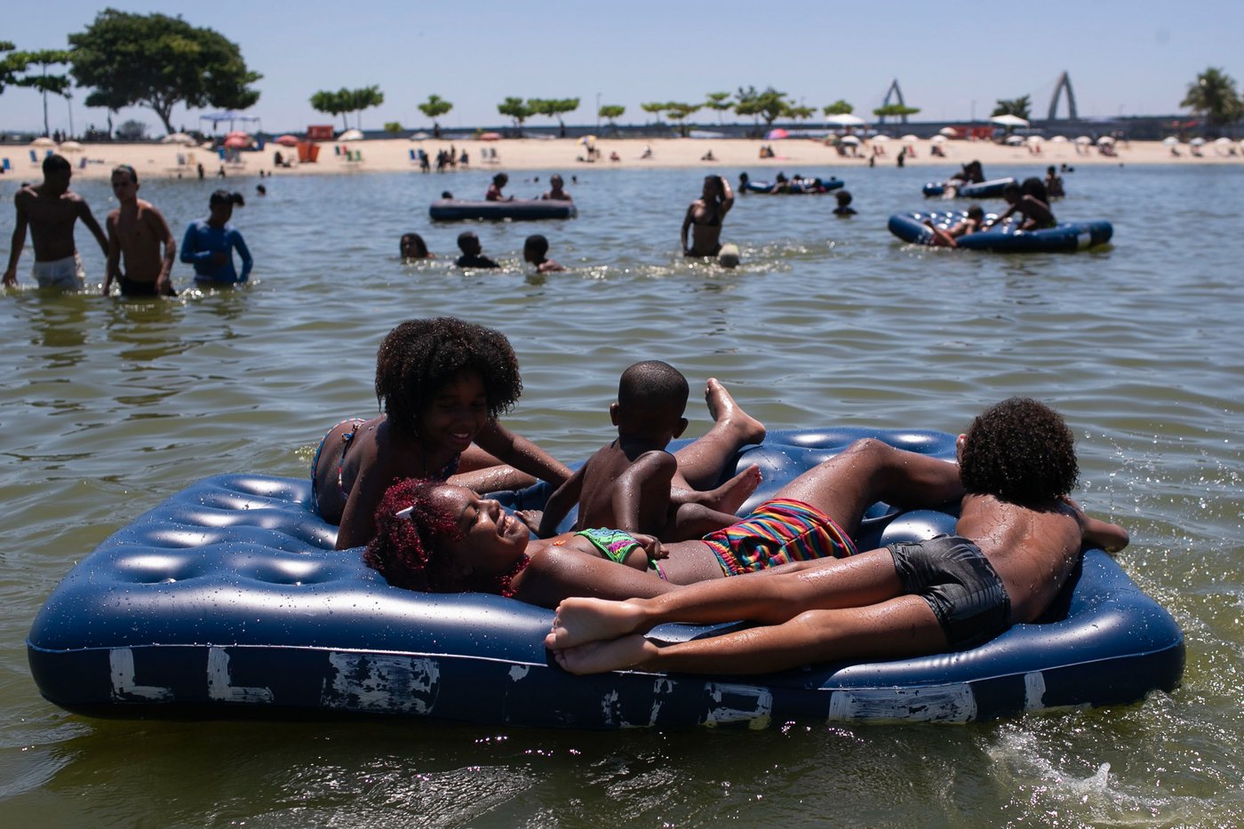Rio de Janeiro's hottest day in at least a decade sends residents to the beach | iNFOnews.ca Rio de Janeiro's hottest day in at least a decade sends residents to the beach | iNFOnews.ca