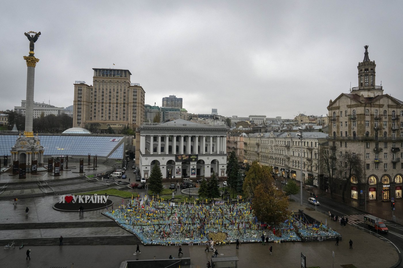 A makeshift memorial grows in Ukraine’s capital after 1,000 days of war | iNFOnews.ca