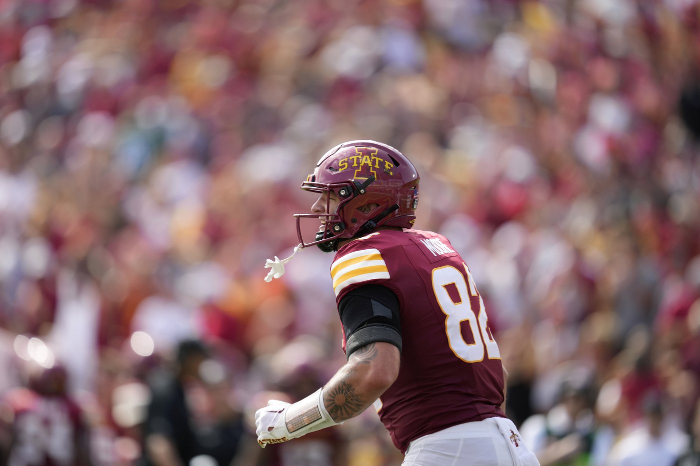 Rocco Becht has hand in 3 TDs, No. 20 Cyclones run off to a 52-7 win over Arkansas St. | iNFOnews.ca