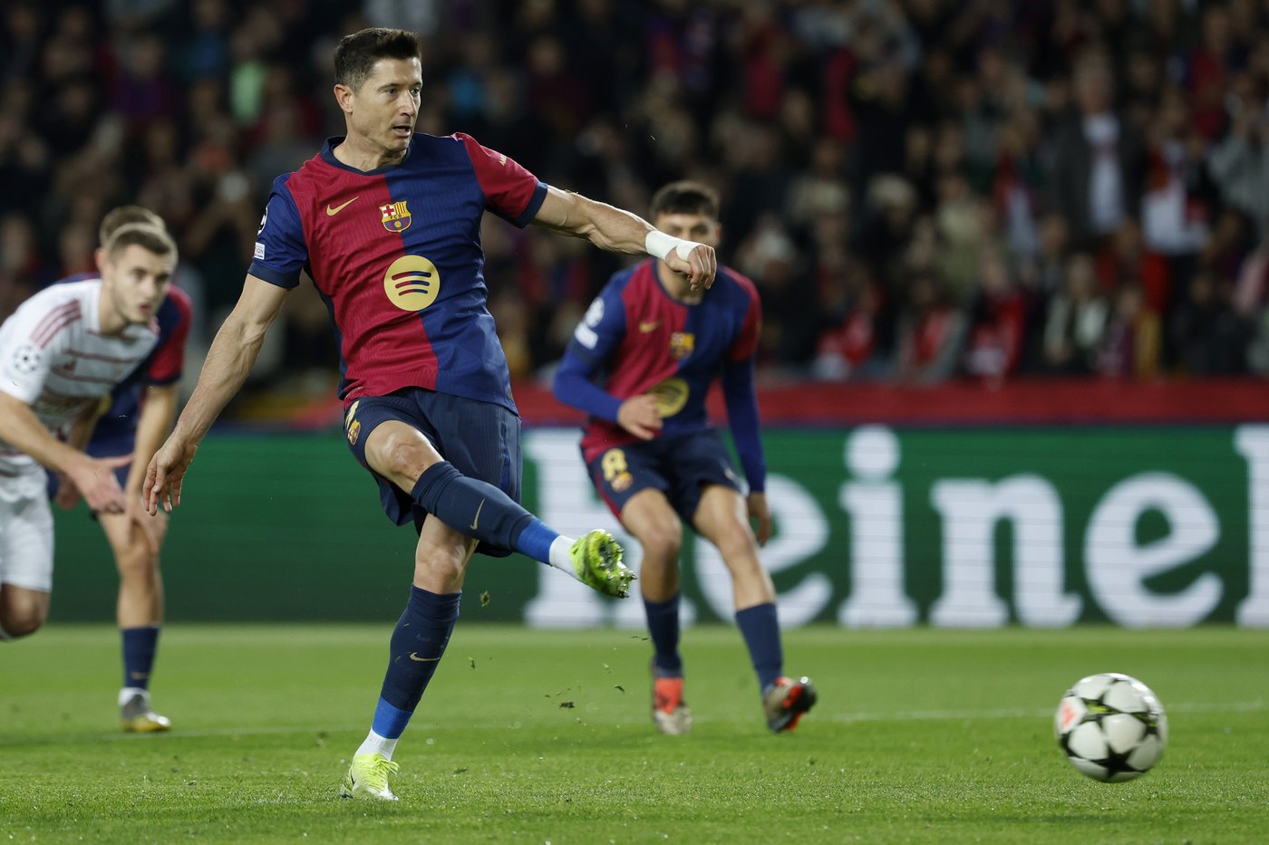 Lewandowski joins Ronaldo and Messi in Champions League 100-goal club. Haaland nets 2 but City draws | iNFOnews.ca