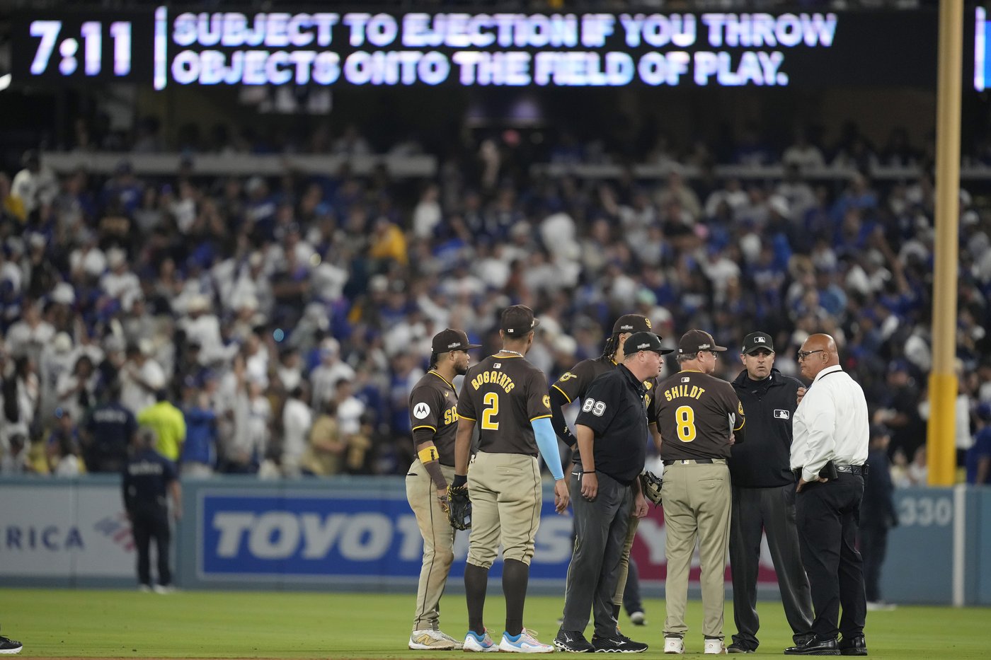 Dodger Stadium fans toss balls and trash on field, interrupt Padres' 10-2 win that evens NLDS | iNFOnews.ca
