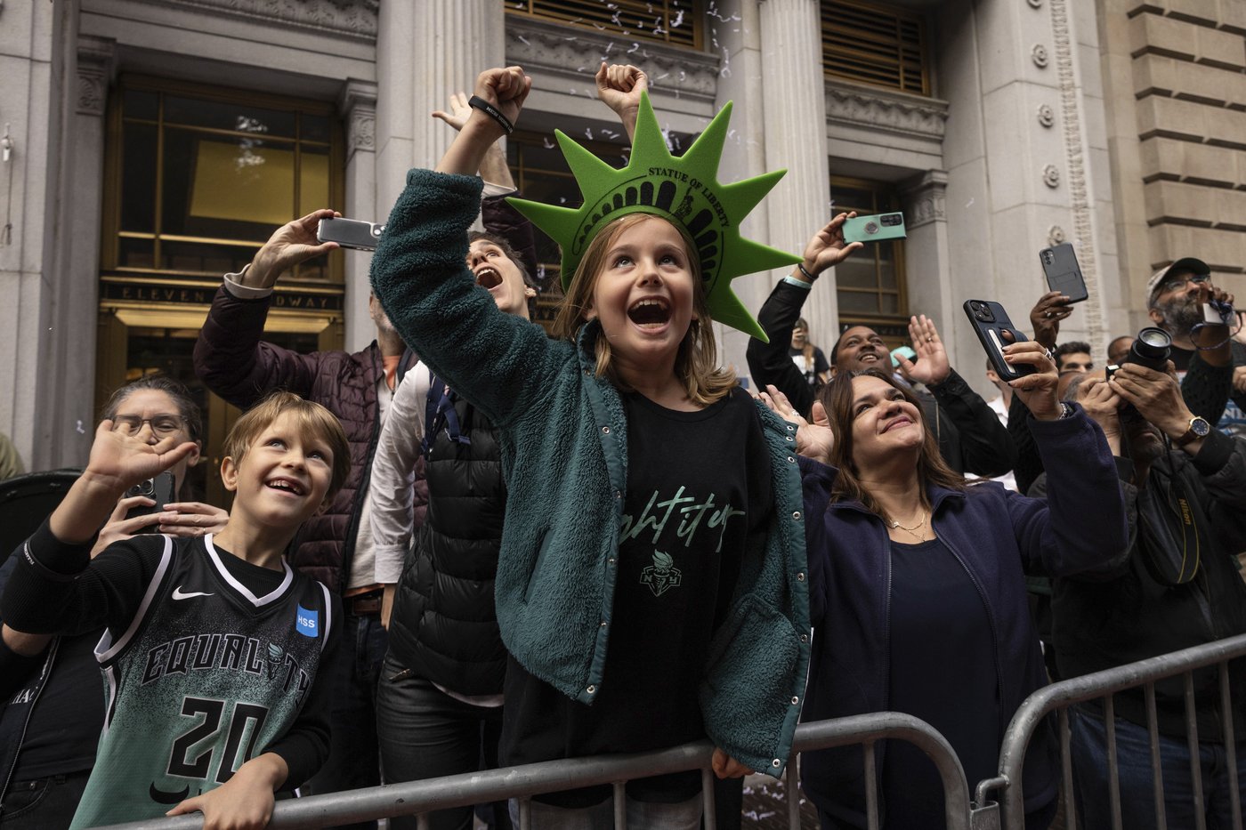 New York Liberty basketball team honored with ticker-tape parade in Canyon of Heroes | iNFOnews.ca