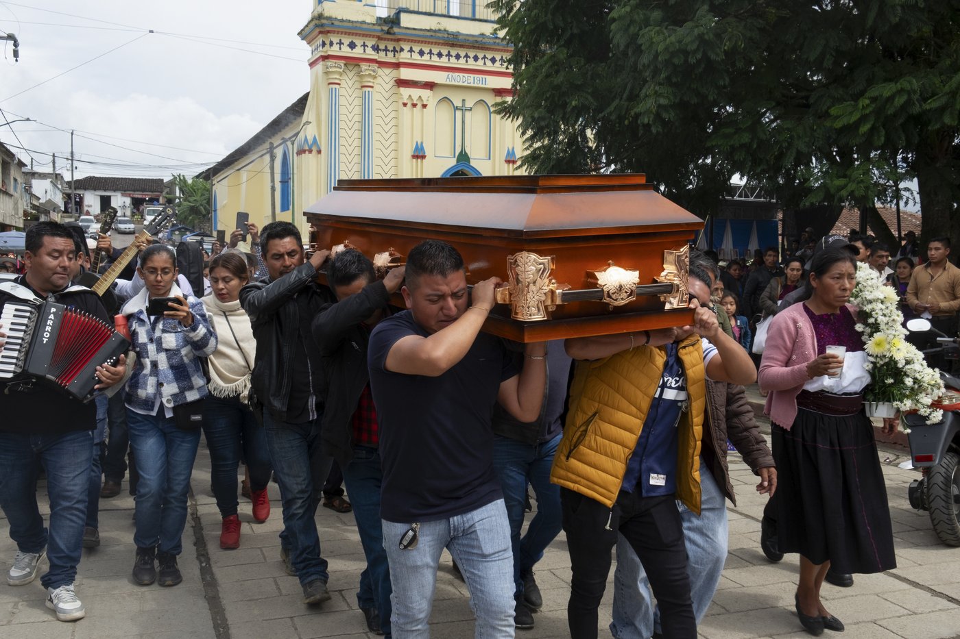 Hundreds mourn Catholic priest and Indigenous peace activist killed in southern Mexico | iNFOnews.ca
