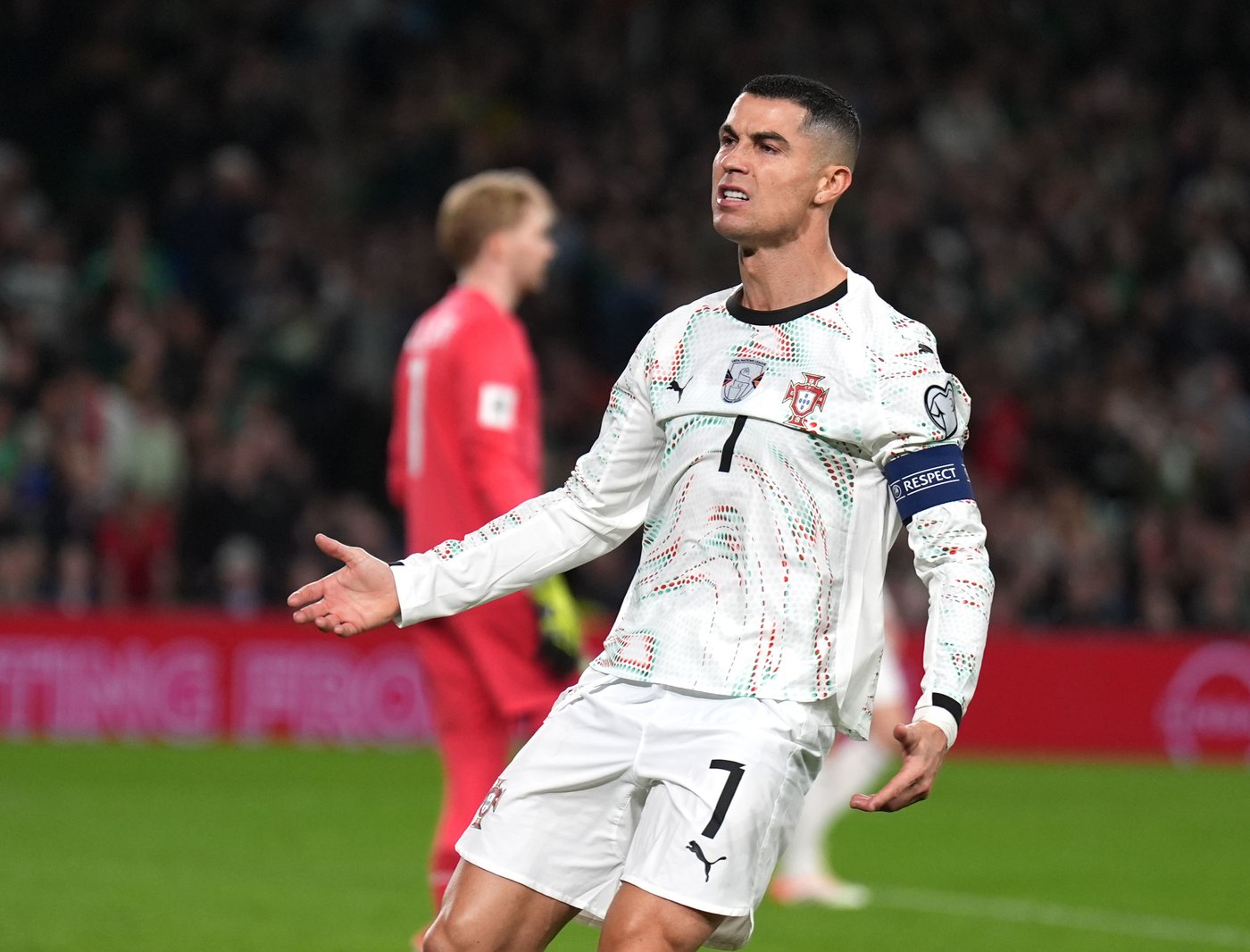Ronaldo risks ban at World Cup after red card for elbowing Ireland defender in qualifying game | iNFOnews.ca Ronaldo risks ban at World Cup after red card for elbowing Ireland defender in qualifying game | iNFOnews.ca